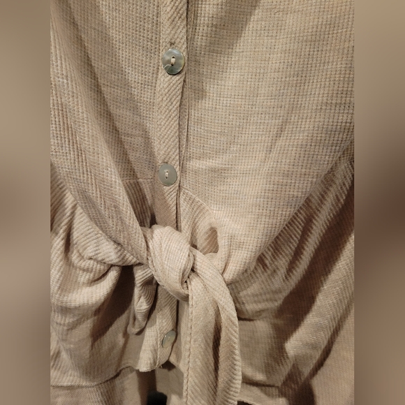 Maurices cream Waffle Weave Top L - Picture 2 of 4